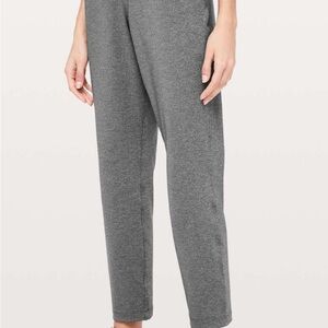 Lululemon On The Fly Pant *27"
Heathered Black Size 6 MSRP $98